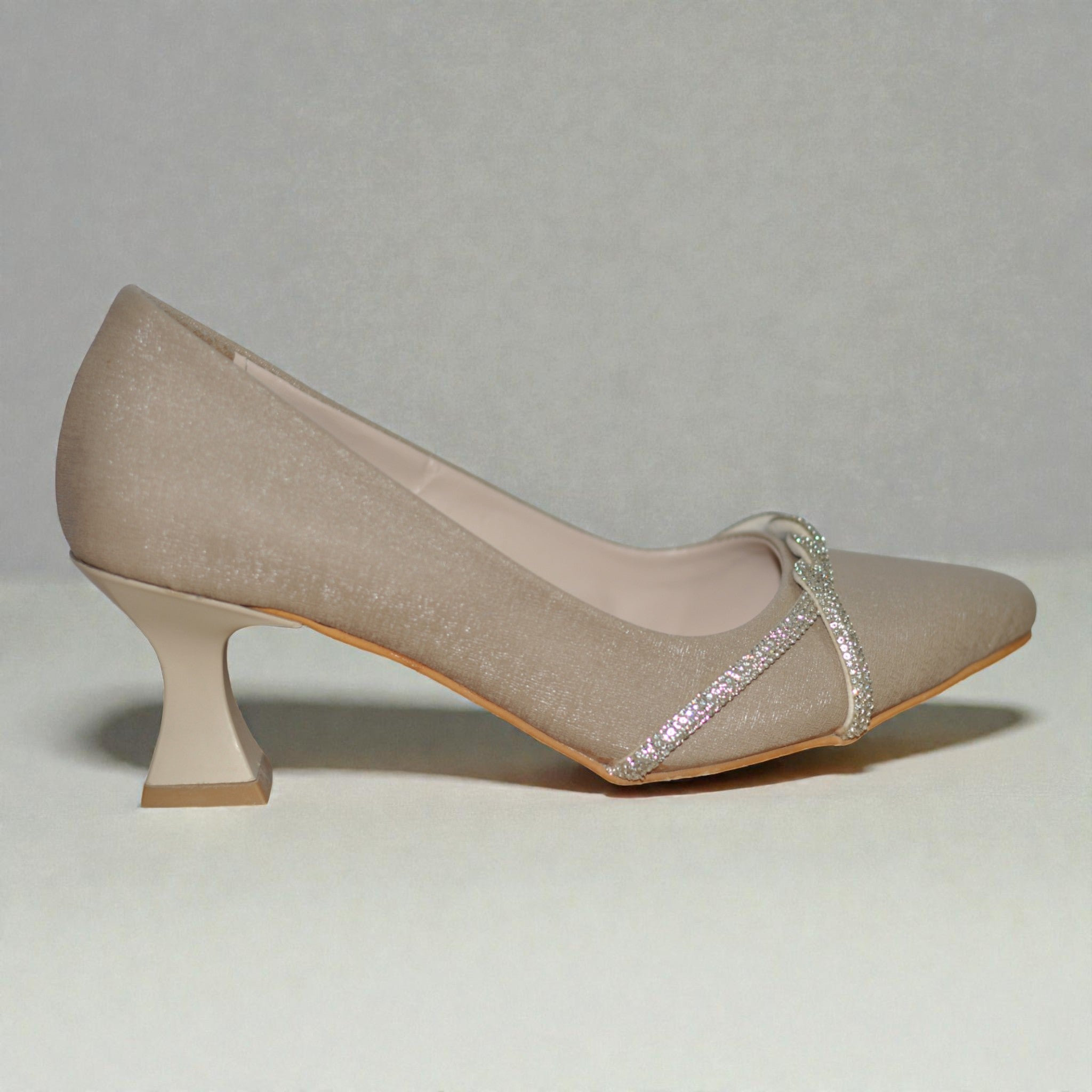 Kadın İnce Topuklu Abiye Ayakkabı – Kristal Şeritli, Zarif ve Şık Özel Gün Modeli (Bej)