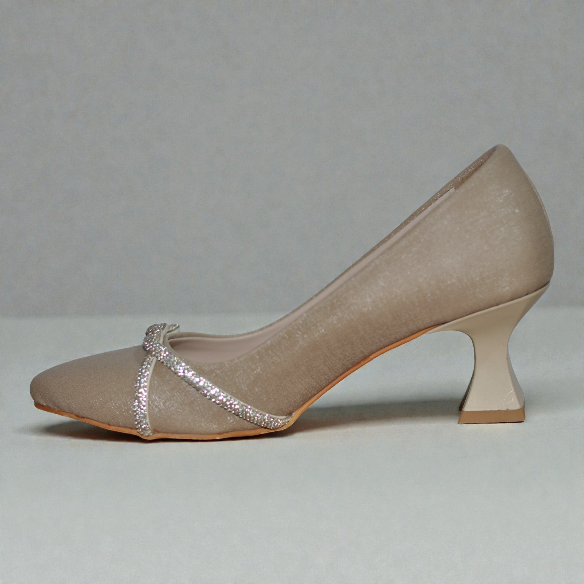 Kadın İnce Topuklu Abiye Ayakkabı – Kristal Şeritli, Zarif ve Şık Özel Gün Modeli (Bej)