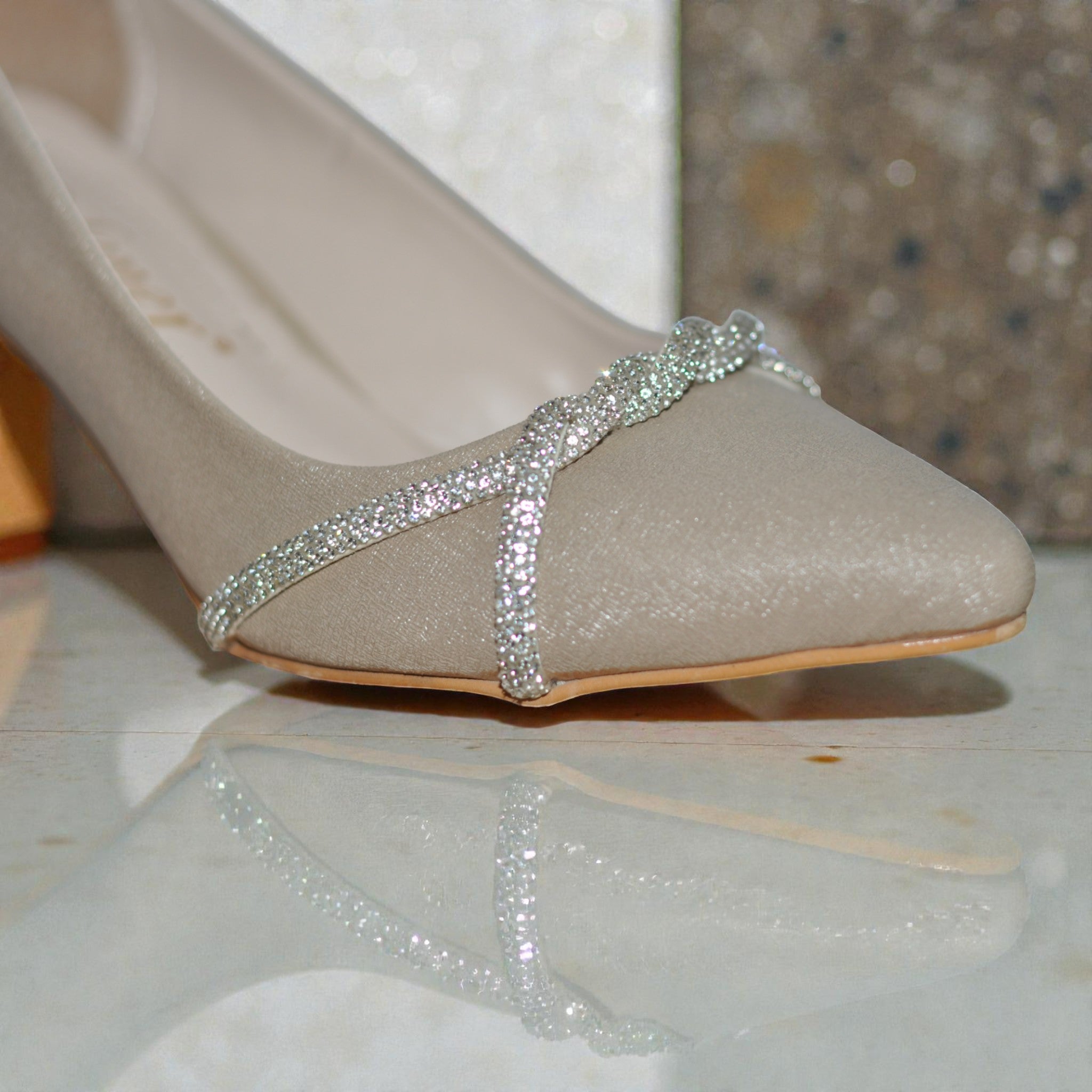 Kadın İnce Topuklu Abiye Ayakkabı – Kristal Şeritli, Zarif ve Şık Özel Gün Modeli (Bej)