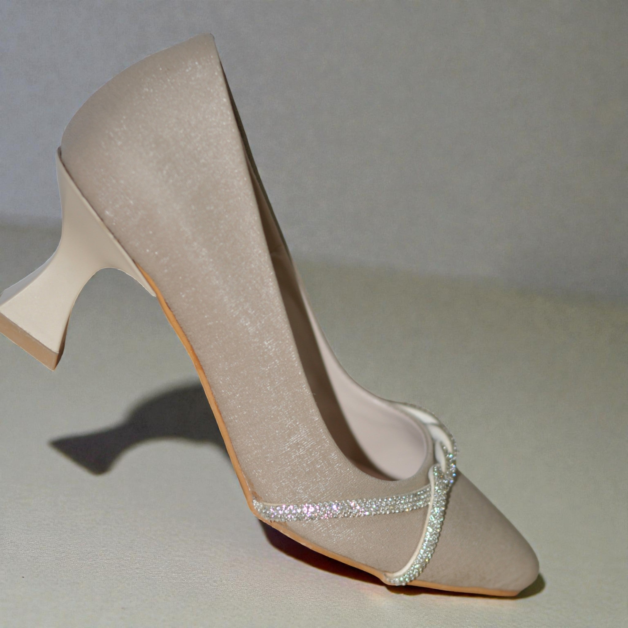 Kadın İnce Topuklu Abiye Ayakkabı – Kristal Şeritli, Zarif ve Şık Özel Gün Modeli (Bej)