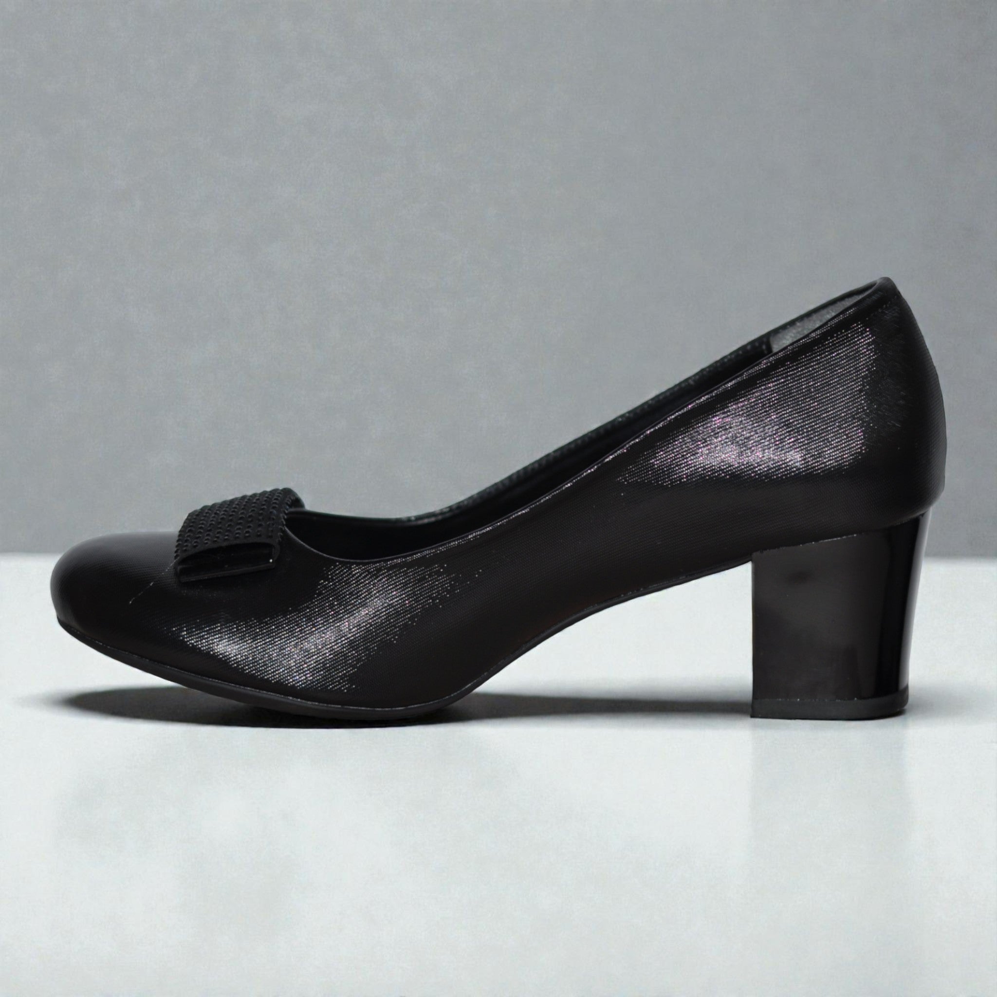 Kadın Orta Topuklu Tokalı Klasik Ayakkabı – Parlak Dokulu Şık Günlük & Ofis Modeli (Siyah)