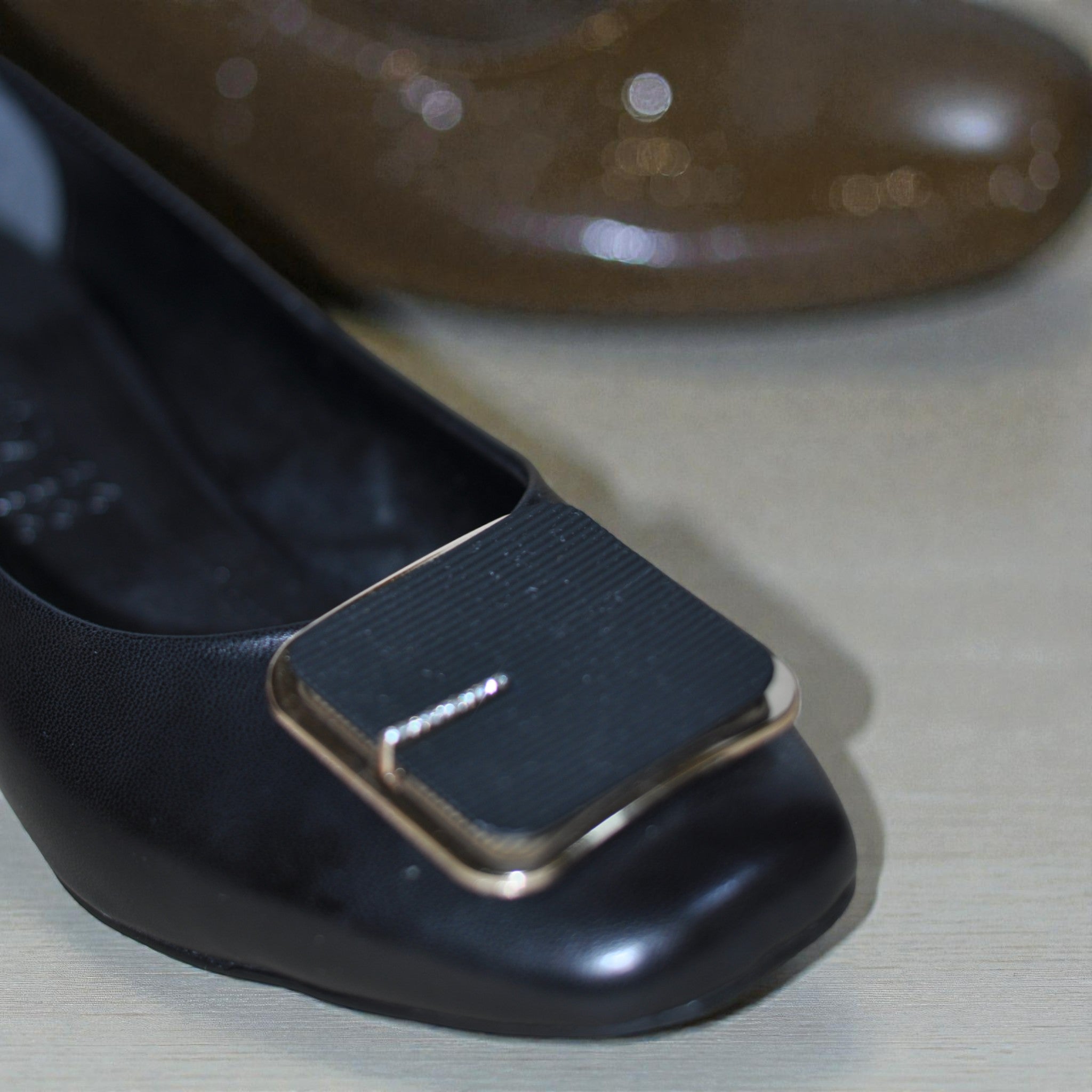 Kadın Kare Burunlu Tokalı Kısa Topuklu Ayakkabı – Modern ve Şık Günlük & Ofis Modeli (Siyah)